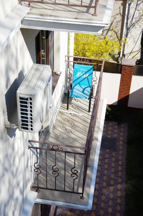 Chiernomorskie Apartamenty Odessa Exterior photo